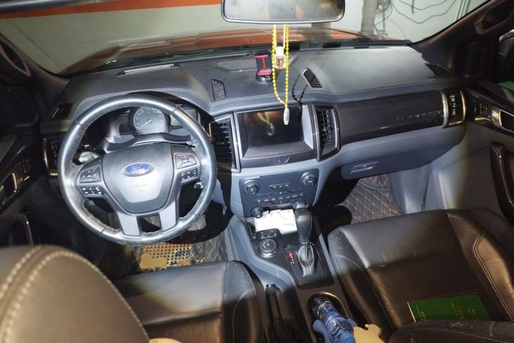 Used Ford Everest 2016 2.0T Gasoline Automatic 4x4 Flagship Edition Center Console