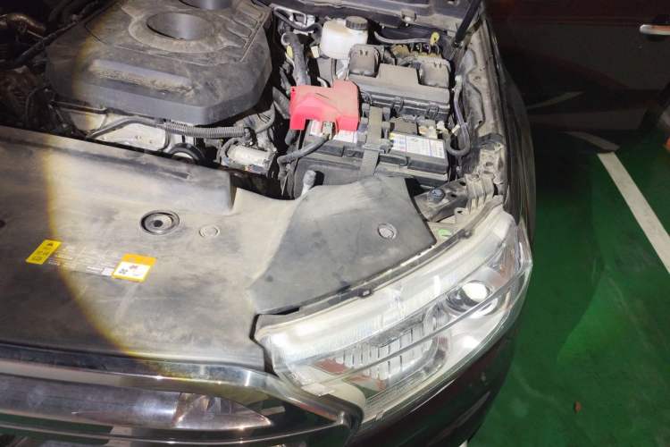 Used Ford Everest 2016 2.0T Gasoline Automatic 4x4 Flagship Edition Engine Bay Left