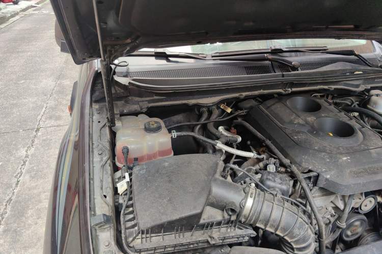 Used Ford Everest 2016 2.0T Gasoline Automatic 4x4 Elite Edition Engine Bay Right
