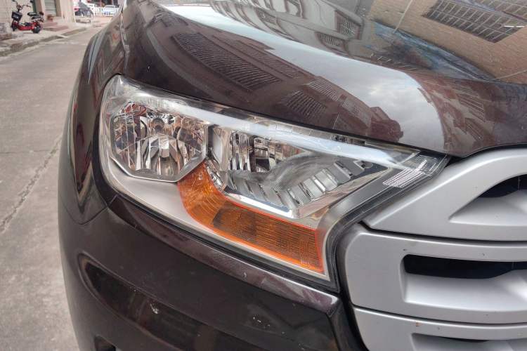 Used Ford Everest 2016 2.0T Gasoline Automatic 4x4 Elite Edition Right Front Headlight