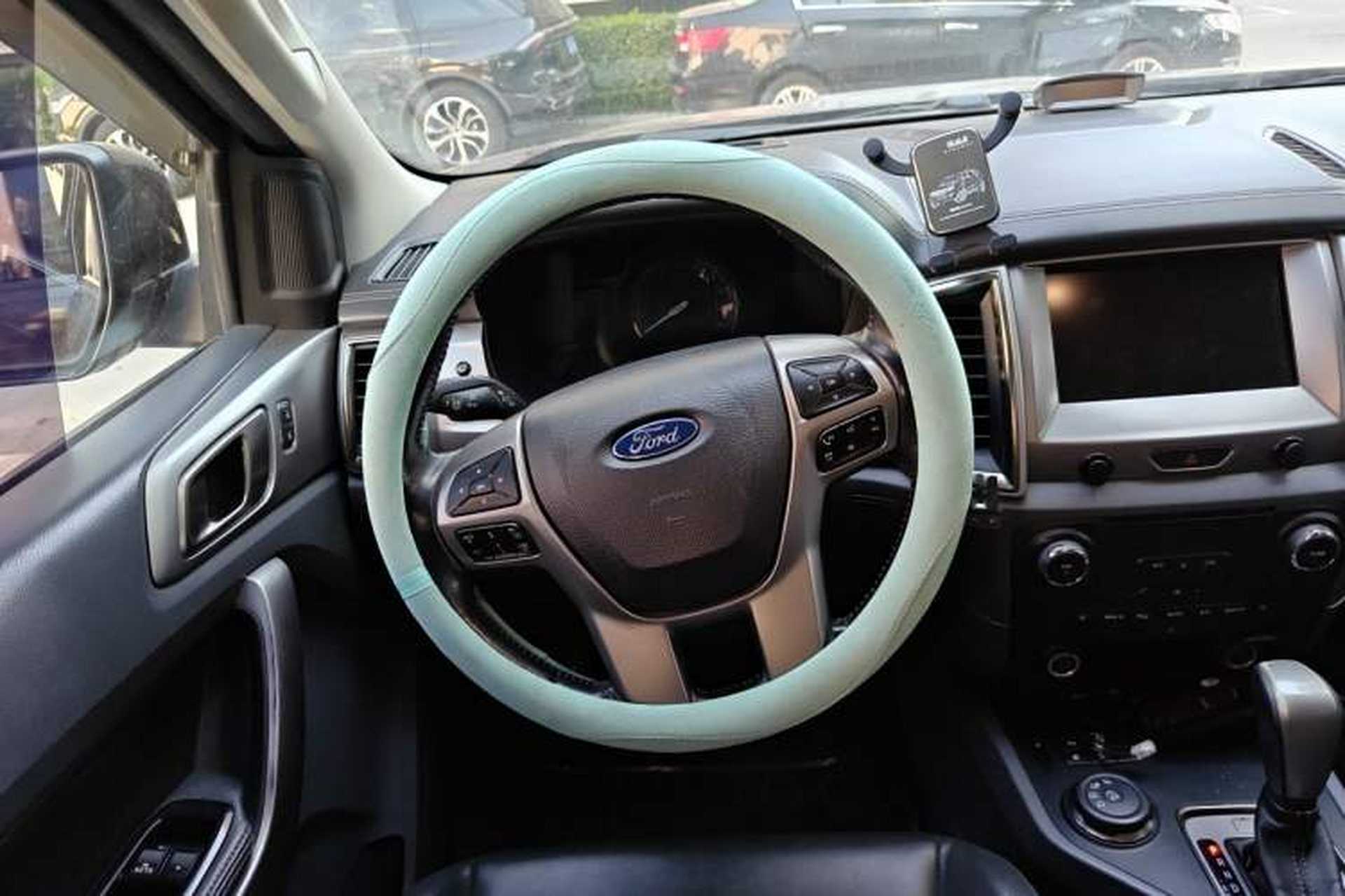 Used Ford Everest 2016 2.0T Gasoline Automatic 4x4 Luxury Edition Steering Wheel