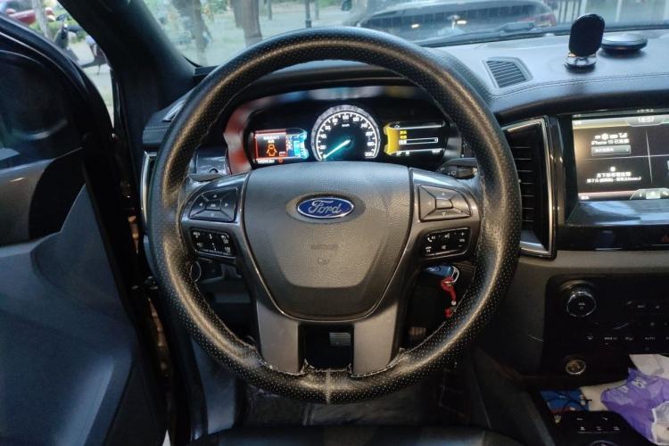 Used Ford Everest 2016 2.0T Gasoline Automatic 4x4 Flagship Edition Steering Wheel