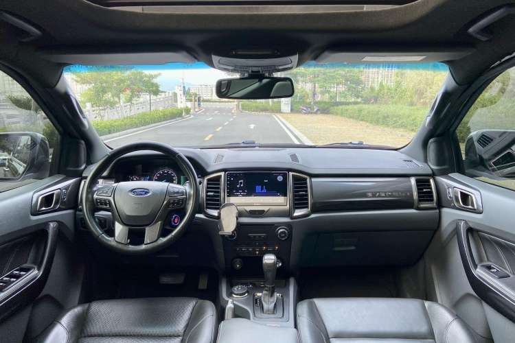 Used Ford Everest 2016 2.0T Gasoline Automatic 4x4 Flagship Edition Center Console