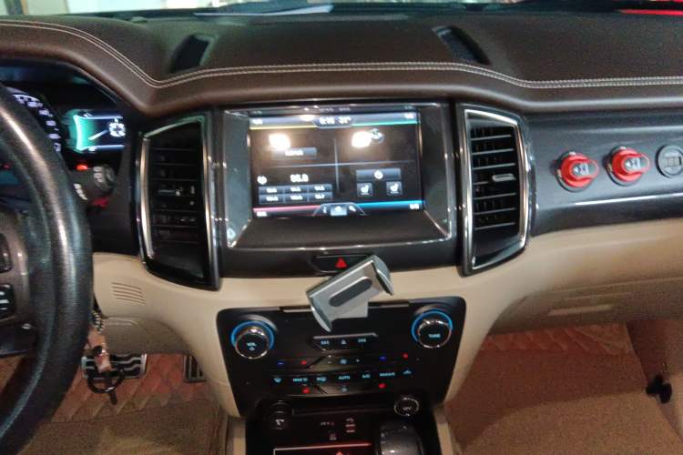 Used Ford Everest 2016 2.0T Gasoline Automatic 4x4 Flagship Edition Audio And AC Panel