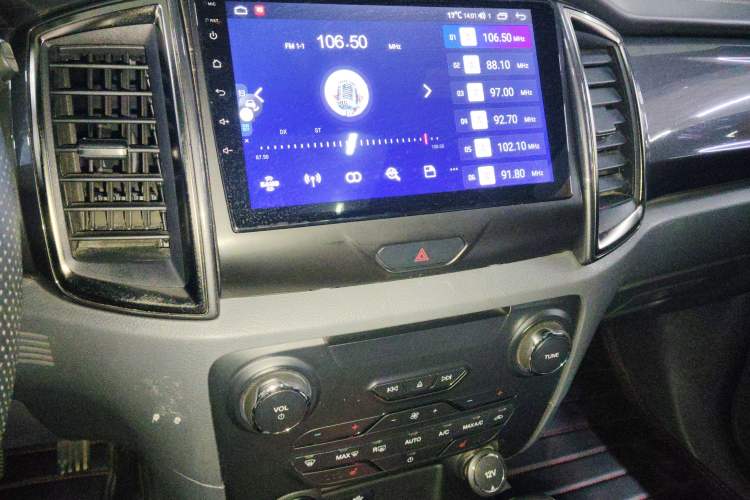 Used Ford Everest 2016 2.0T Gasoline Automatic 4x4 Flagship Edition Audio And AC Panel
