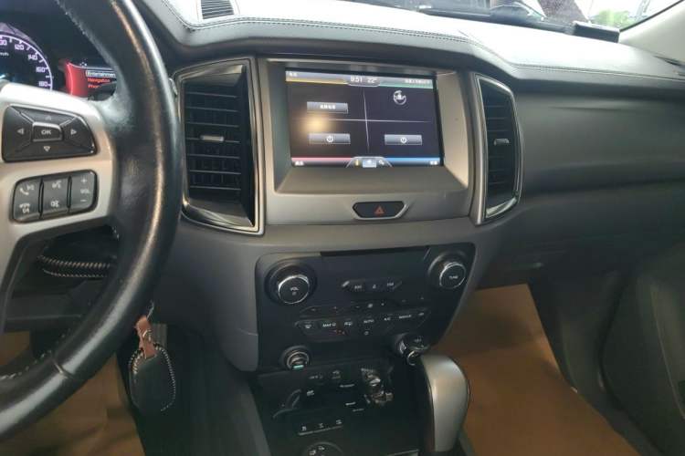 Used Ford Everest 2016 2.0T Gasoline Automatic 4x4 Luxury Edition Audio And AC Panel