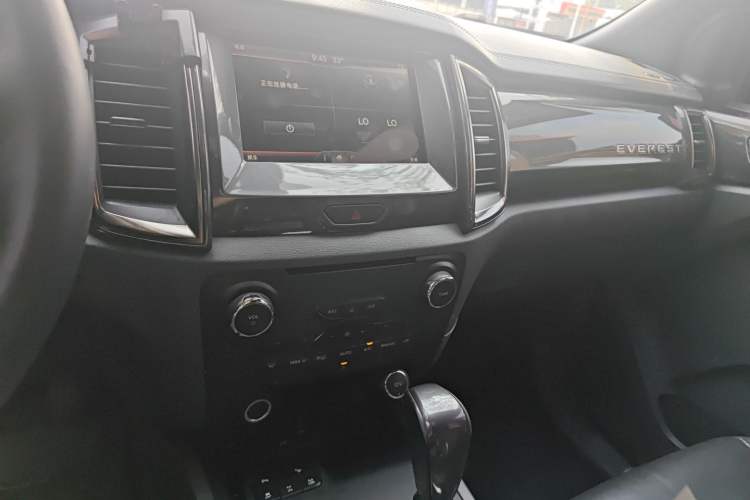Used Ford Everest 2016 2.0T Gasoline Automatic 4x4 Flagship Edition Audio And AC Panel