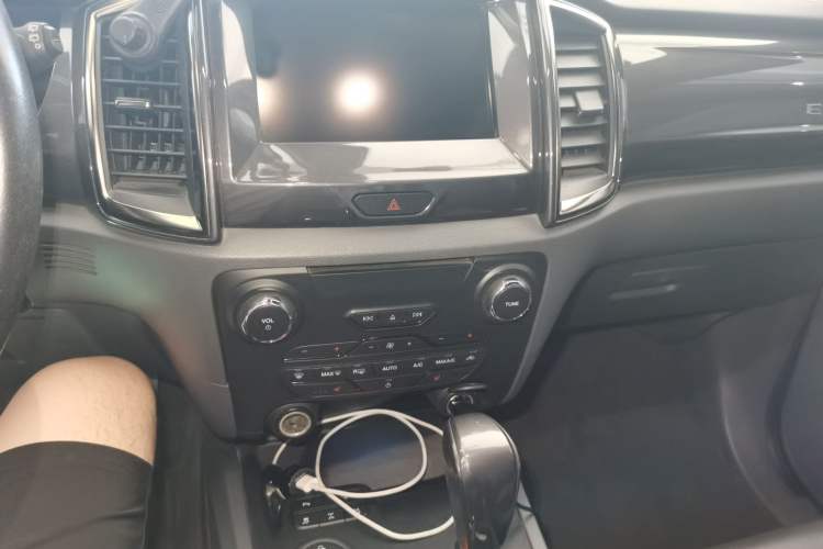 Used Ford Everest 2016 2.0T Gasoline Automatic 4x4 Flagship Edition Audio And AC Panel