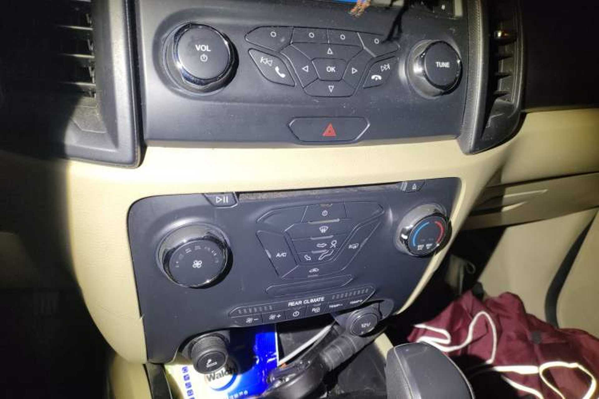 Used Ford Everest 2016 2.0T Gasoline Automatic 4x4 Elite Edition Audio And AC Panel