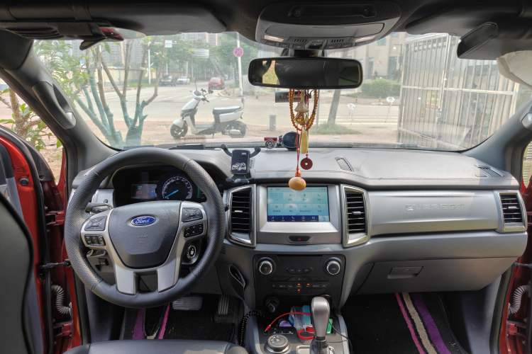 Used Ford Everest 2016 2.0T Gasoline Automatic 4x4 Luxury Edition Center Console