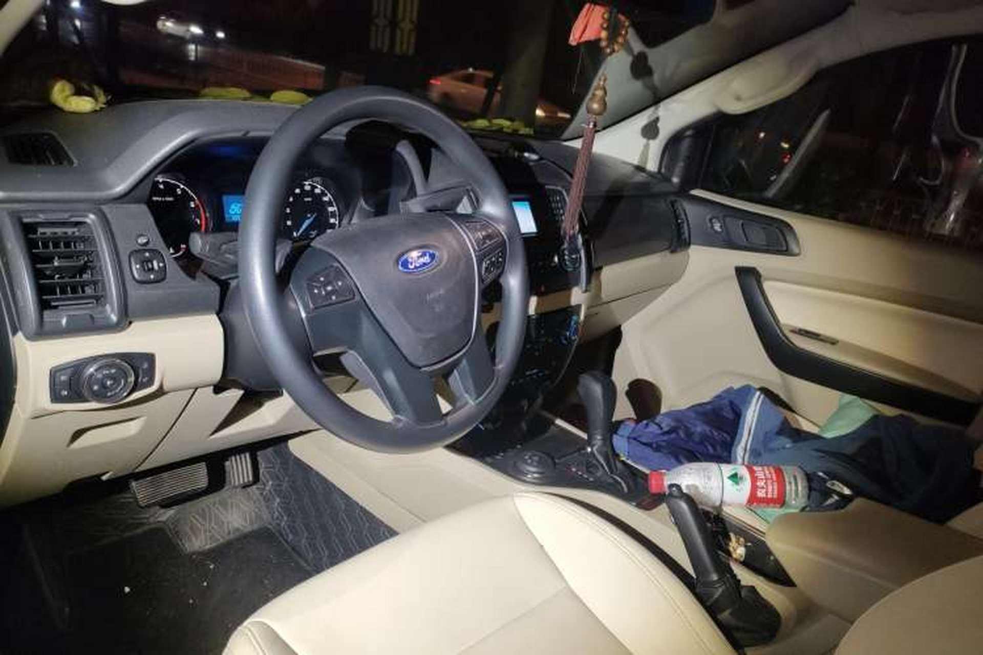 Used Ford Everest 2016 2.0T Gasoline Automatic 4x4 Elite Edition Center Console