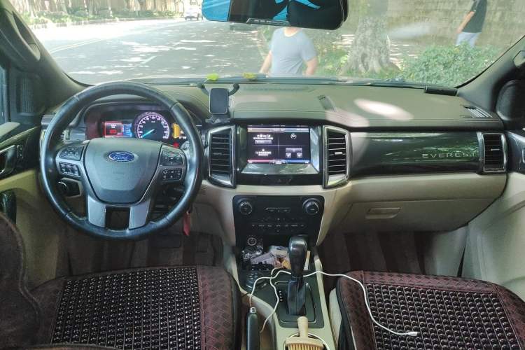Used Ford Everest 2016 2.0T Gasoline Automatic 4x4 Flagship Edition Center Console