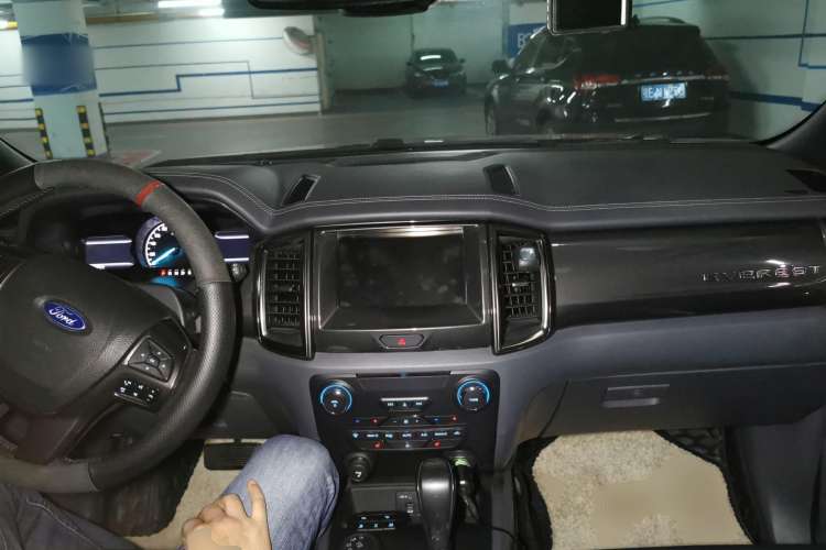 Used Ford Everest 2016 2.0T Gasoline Automatic 4x4 Flagship Edition Center Console