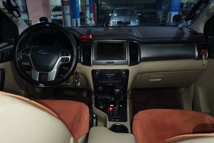 Used Ford Everest 2016 2.0T Gasoline Automatic 4x4 Luxury Edition Center Console