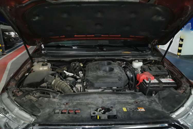 Used Ford Everest 2016 2.0T Gasoline Automatic 4x4 Flagship Edition Engine Bay