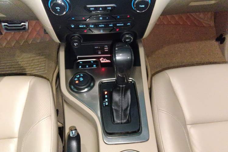 Used Ford Everest 2016 2.0T Gasoline Automatic 4x4 Flagship Edition Gear Lever