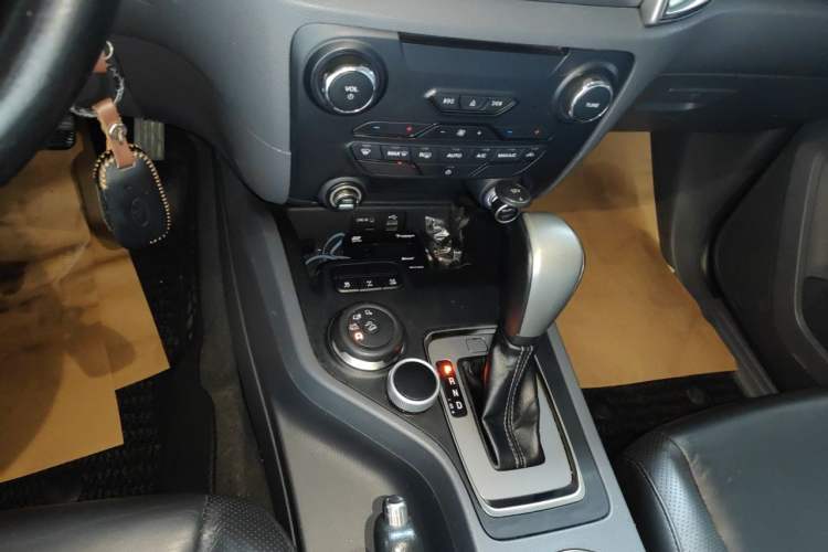Used Ford Everest 2016 2.0T Gasoline Automatic 4x4 Luxury Edition Gear Lever