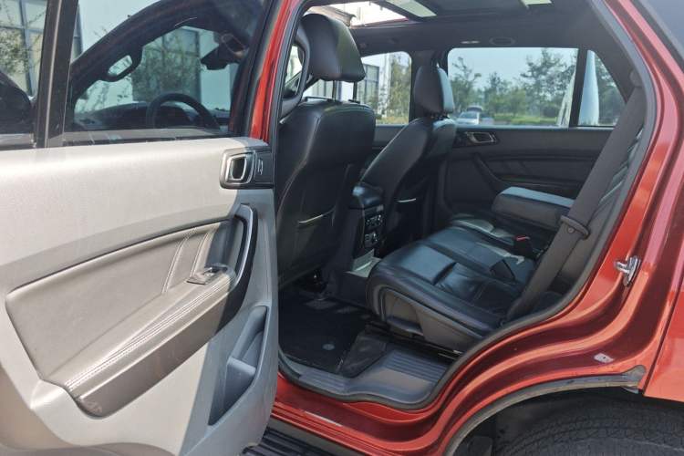 Used Ford Everest 2016 2.0T Gasoline Automatic 4x4 Flagship Edition Interior 11