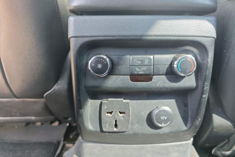 Used Ford Everest 2016 2.0T Gasoline Automatic 4x4 Flagship Edition Interior 12