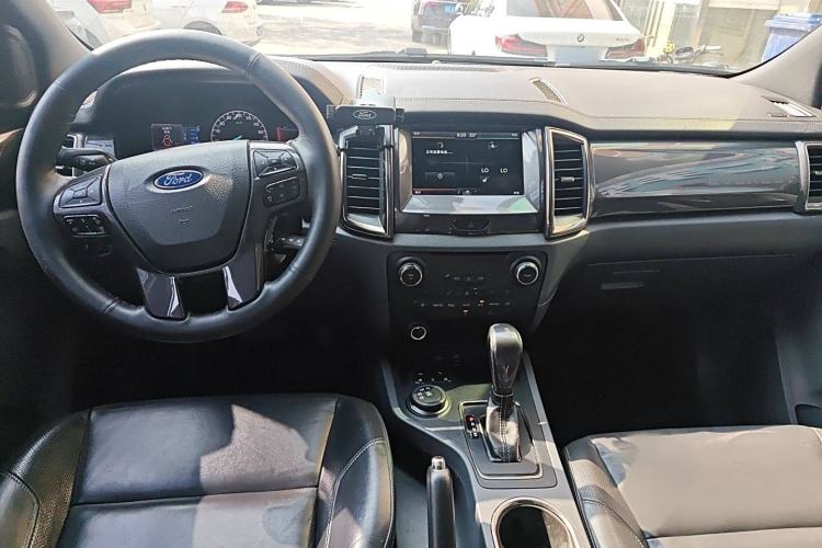 Used Ford Everest 2016 2.0T Gasoline Automatic 4x4 Flagship Edition Interior 3