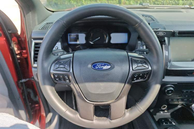 Used Ford Everest 2016 2.0T Gasoline Automatic 4x4 Flagship Edition Interior 6