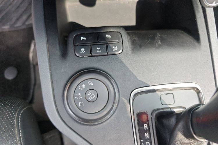 Used Ford Everest 2016 2.0T Gasoline Automatic 4x4 Flagship Edition Interior 7
