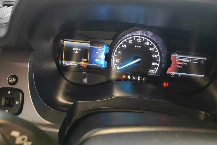 Used Ford Everest 2016 2.0T Gasoline Automatic 4x4 Luxury Edition Odometer Close Up