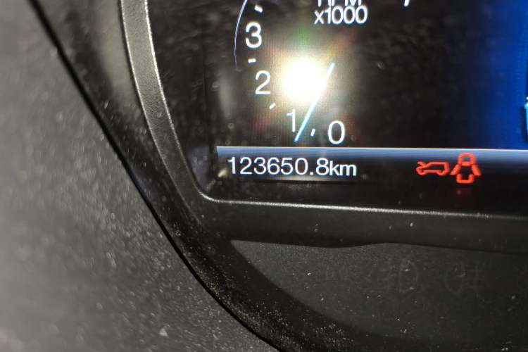 Used Ford Everest 2016 2.0T Gasoline Automatic 4x4 Luxury Edition Odometer Close Up