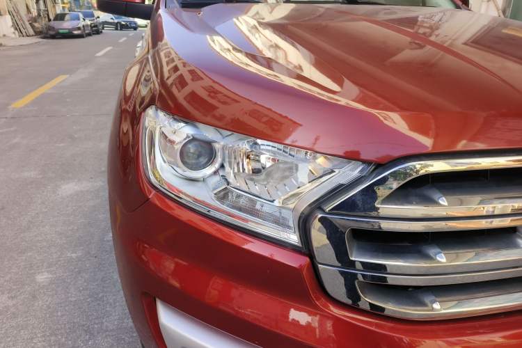 Used Ford Everest 2016 2.0T Gasoline Automatic Two-Wheel Drive Luxury Edition Right Front Headlight