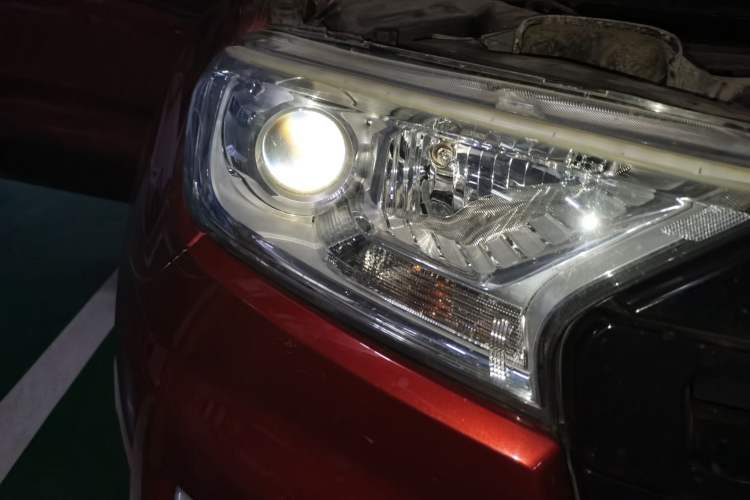 Used Ford Everest 2016 2.0T Gasoline Automatic 4x4 Luxury Edition Right Front Headlight