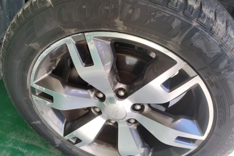 Used Ford Everest 2016 2.0T Gasoline Automatic 4x4 Flagship Edition Right Front Wheel Hub
