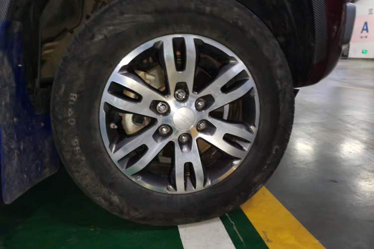 Used Ford Everest 2016 2.0T Gasoline Automatic 4x4 Luxury Edition Right Front Wheel Hub