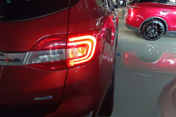 Used Ford Everest 2016 2.0T Gasoline Automatic 4x4 Flagship Edition Right Rear Taillight