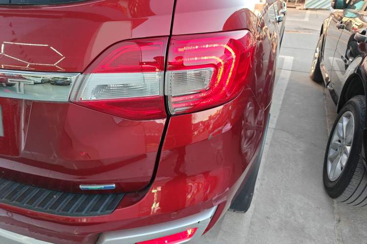 Used Ford Everest 2016 2.0T Gasoline Automatic 4x4 Flagship Edition Right Rear Taillight
