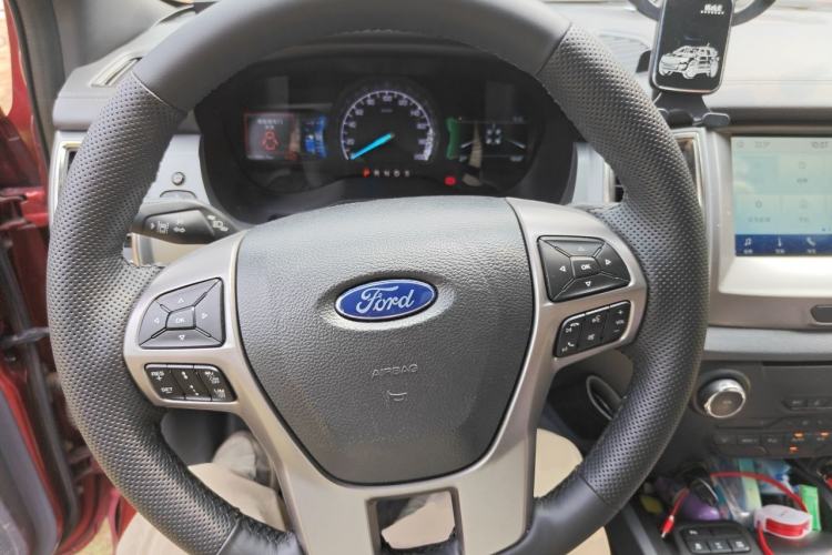 Used Ford Everest 2016 2.0T Gasoline Automatic 4x4 Luxury Edition Steering Wheel
