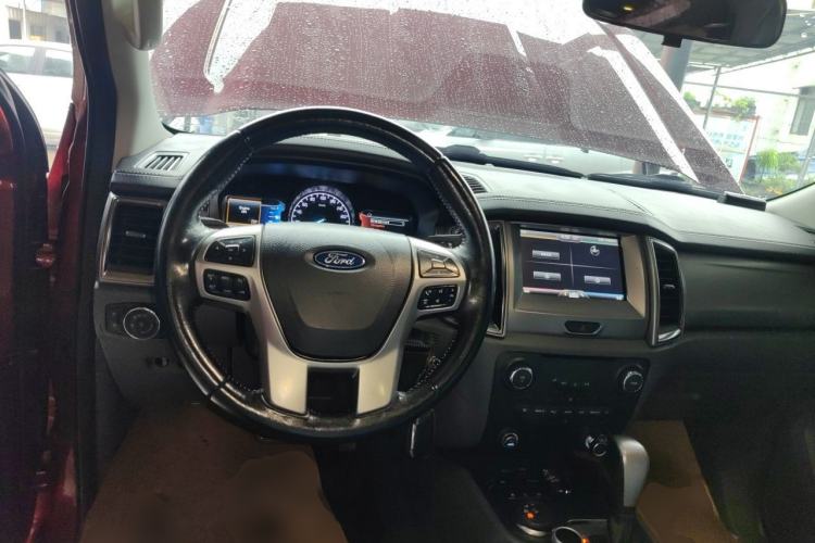 Used Ford Everest 2016 2.0T Gasoline Automatic 4x4 Luxury Edition Steering Wheel