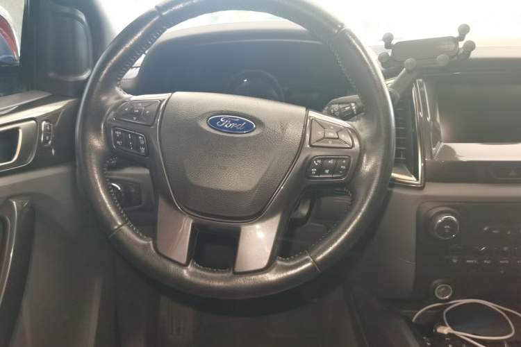 Used Ford Everest 2016 2.0T Gasoline Automatic 4x4 Flagship Edition Steering Wheel