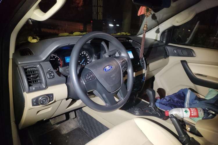 Used Ford Everest 2016 2.0T Gasoline Automatic 4x4 Elite Edition Steering Wheel