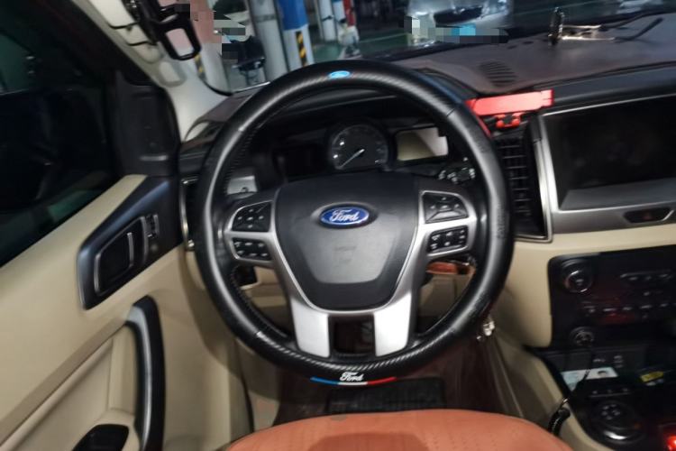 Used Ford Everest 2016 2.0T Gasoline Automatic 4x4 Luxury Edition Steering Wheel