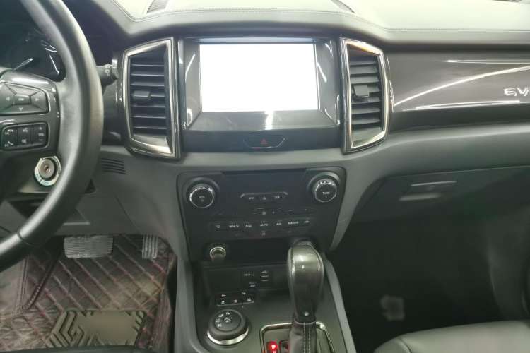 Used Ford Everest 2016 2.0T Gasoline Automatic 4x4 Flagship Edition Audio And AC Panel