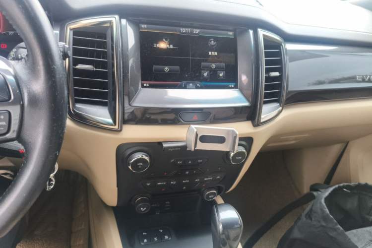 Used Ford Everest 2016 2.0T Gasoline Automatic 4x4 Flagship Edition Audio And AC Panel