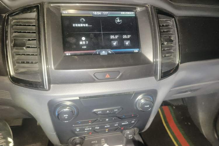 Used Ford Everest 2016 2.0T Gasoline Automatic 4x4 Flagship Edition Audio And AC Panel