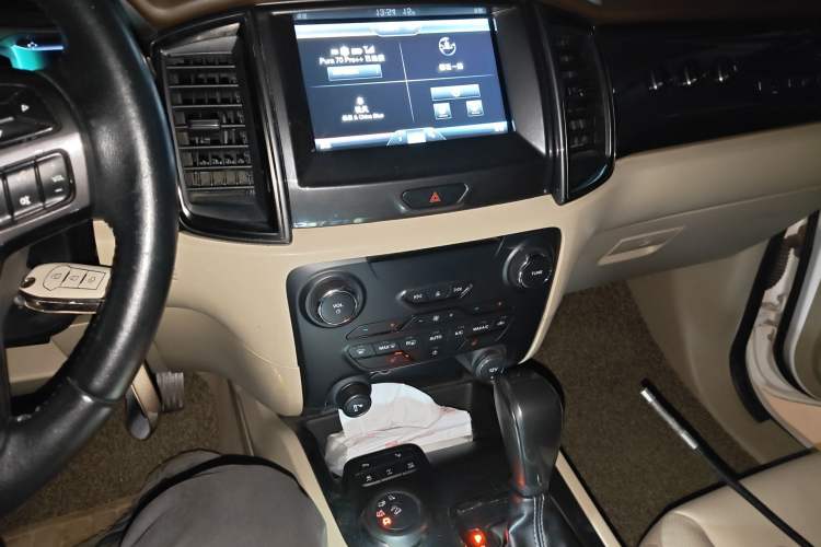 Used Ford Everest 2016 2.0T Gasoline Automatic 4x4 Flagship Edition Audio And AC Panel
