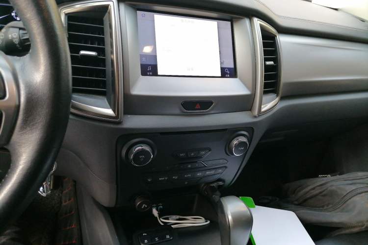 Used Ford Everest 2016 2.0T Gasoline Automatic 4x4 Luxury Edition Audio And AC Panel