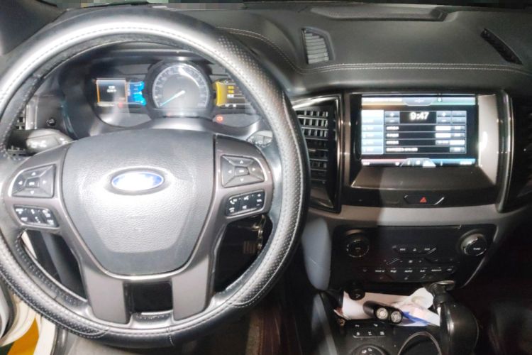 Used Ford Everest 2016 2.0T Gasoline Automatic 4x4 Flagship Edition Audio And AC Panel
