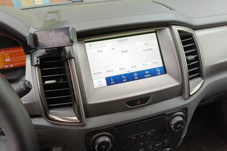 Used Ford Everest 2016 2.0T Gasoline Automatic 4x4 Luxury Edition Audio And AC Panel