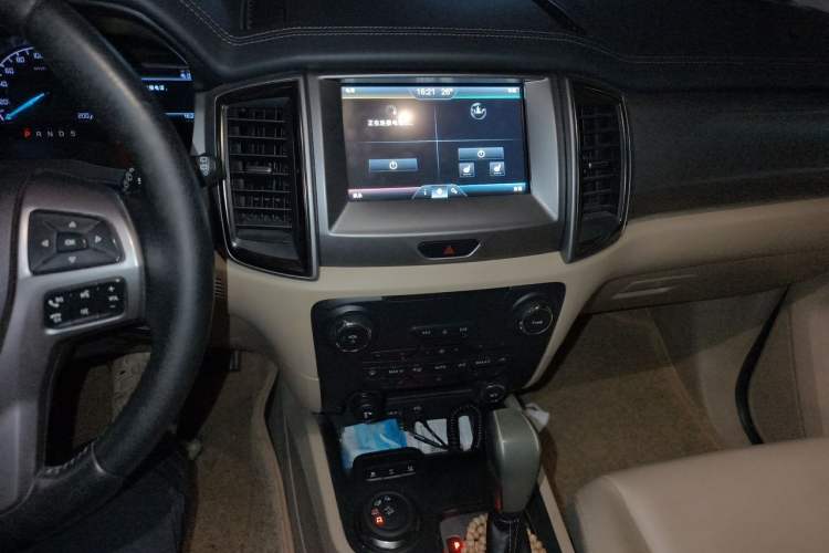 Used Ford Everest 2016 2.0T Gasoline Automatic 4x4 Luxury Edition Audio And AC Panel
