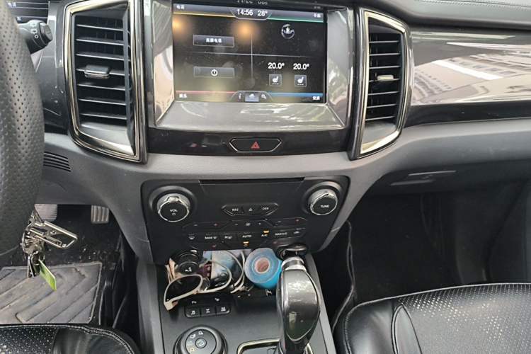 Used Ford Everest 2016 2.0T Gasoline Automatic 4x4 Flagship Edition Audio And AC Panel