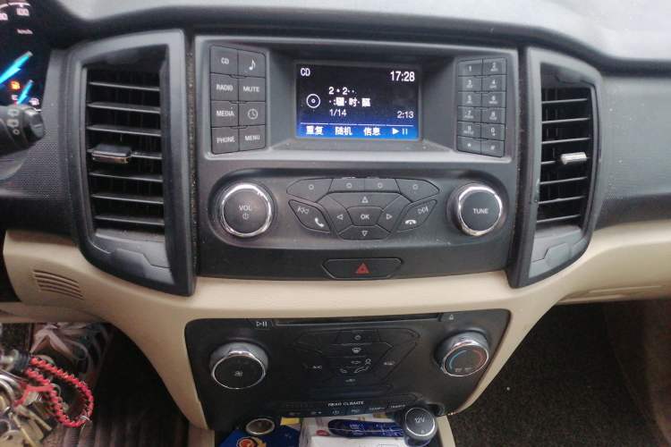 Used Ford Everest 2016 2.0T Gasoline Automatic 4x4 Elite Edition Audio And AC Panel