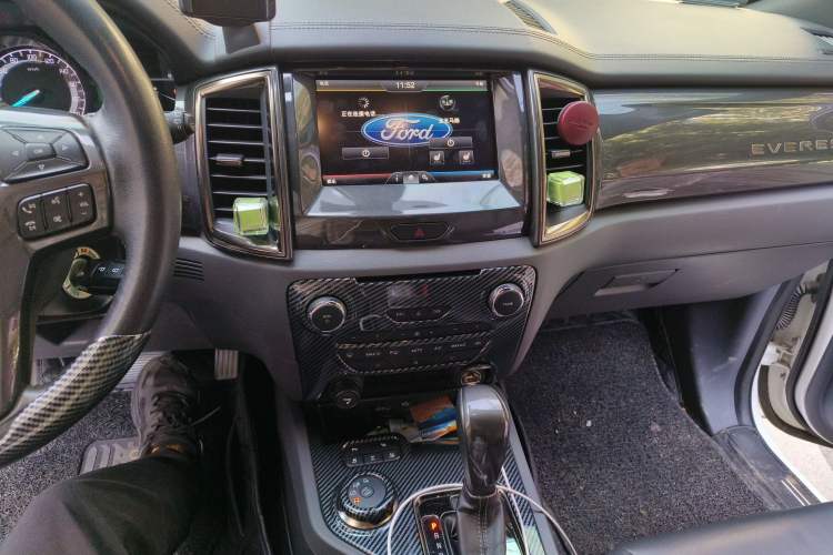 Used Ford Everest 2016 2.0T Gasoline Automatic 4x4 Flagship Edition Audio And AC Panel
